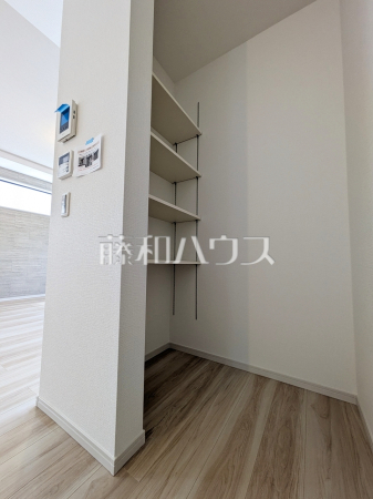 1号棟　パントリー【調布市緑ケ丘１丁目】