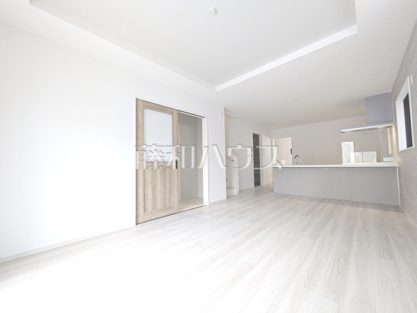 2号棟　リビング　【調布市緑ケ丘１丁目】