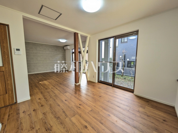 リビング　【春日井市神屋町】