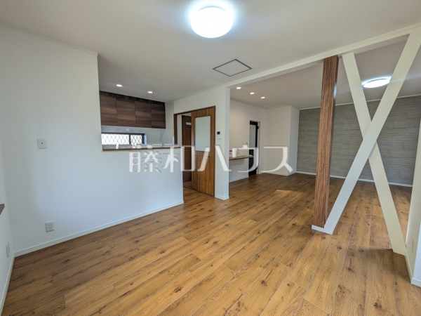 リビング　【春日井市神屋町】