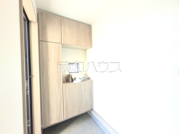 C号棟　玄関収納　【東村山市秋津町３丁目】