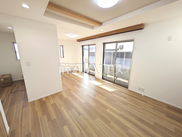 リビング　【東村山市恩多町５丁目】