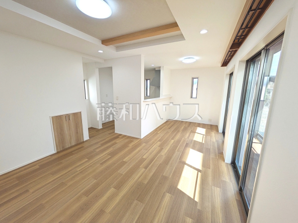 リビング　【東村山市恩多町５丁目】