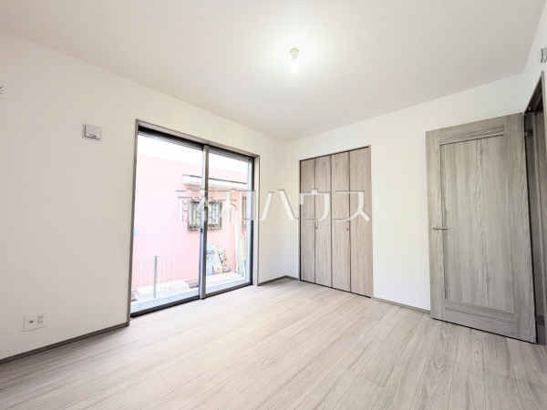 ≪居室≫各部屋に収納も完備されるため、部屋もしっかり片付きそうですね♪　【府中市小柳町５丁目】