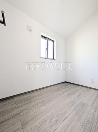 ≪居室≫各居室は2面採光により、明るく開放的な空間となっています。　【府中市小柳町５丁目】