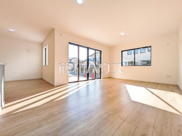 1号棟　リビング　【八王子市めじろ台４丁目】