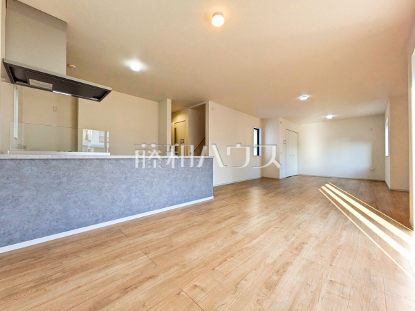 2号棟　リビング　【八王子市めじろ台４丁目】