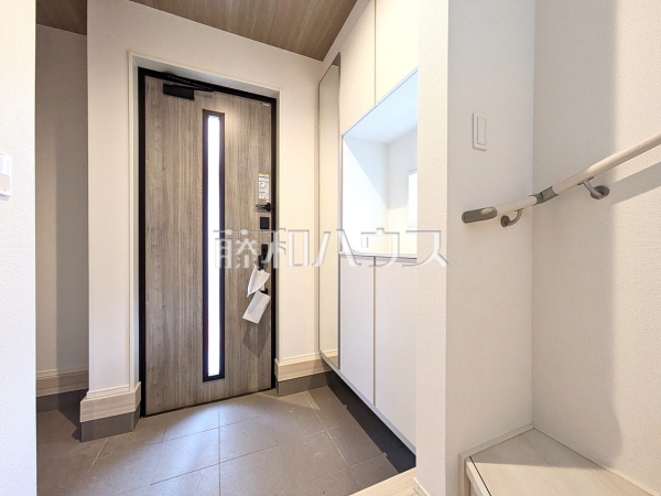 玄関　【富士見市渡戸１丁目】