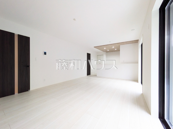 リビング　【富士見市渡戸１丁目】