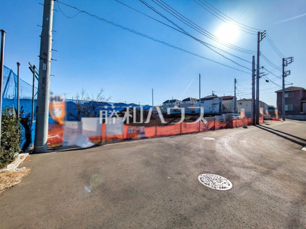 接道状況および現場風景　【清瀬市下宿１丁目】 建物のプレゼンをさせていただきますので、実際の完成イメージを思い描いていただくことができます。お気軽にお問合せ下さい。 