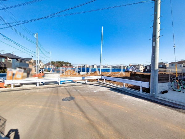 現場風景　　【清瀬市下宿１丁目】 建物のプレゼンをさせていただきますので、実際の完成イメージを思い描いていただくことができます。お気軽にお問合せ下さい。 