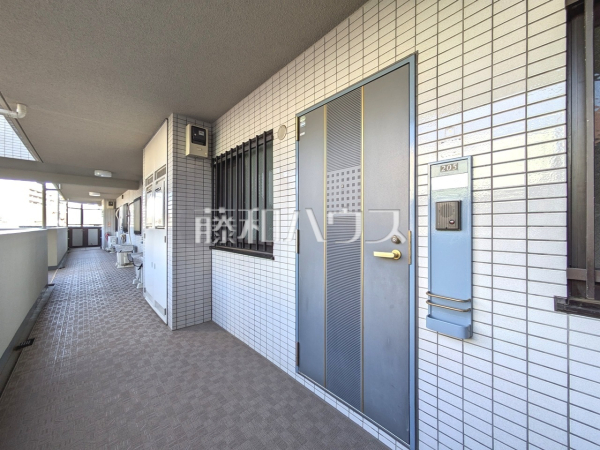 玄関　【クリオ朝霞壱番館】