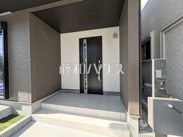 B号棟　玄関　【東村山市富士見町３丁目】