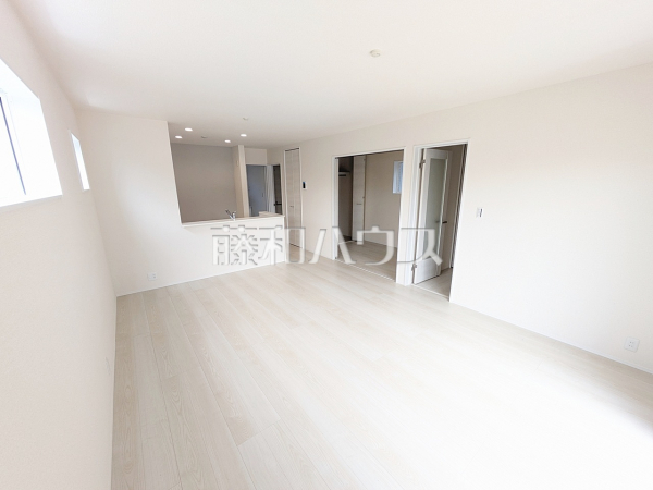 1号棟　リビング　【岩倉市宮前町１丁目】