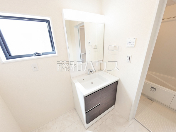 2号棟　洗面室　【岩倉市宮前町１丁目】