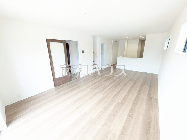 2号棟　リビング　【岩倉市宮前町１丁目】