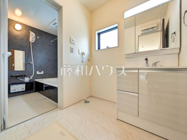 2号棟　洗面室　 洗面化粧台のボウルは汚れにくく、幅も広めでお掃除も楽々できます。 【所沢市大字山口】