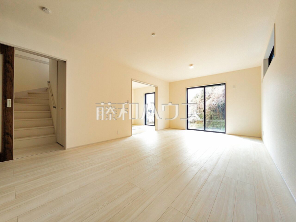 2号棟　 家族が揃って食事できるゆとりある大きさのLDK約14.25帖 【所沢市大字山口】