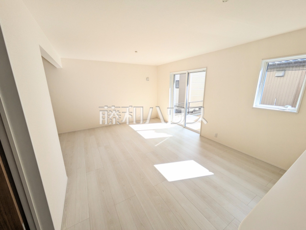 2号棟　リビング　【岩倉市鈴井町中島】