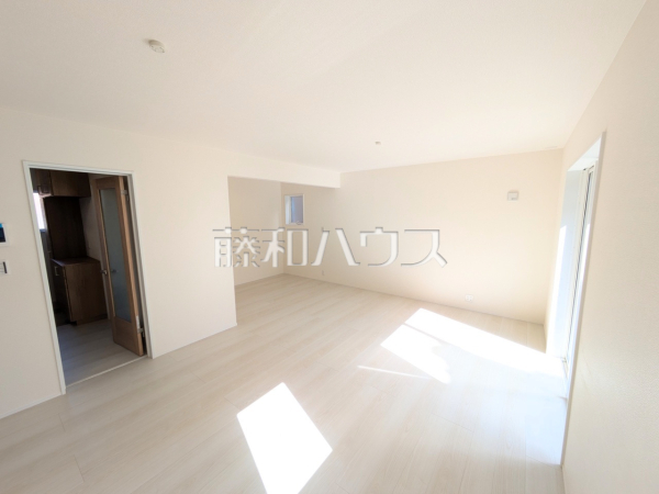 2号棟　リビング　【岩倉市鈴井町中島】