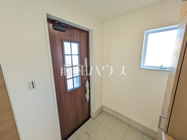 2号棟　玄関　【岩倉市鈴井町中島】