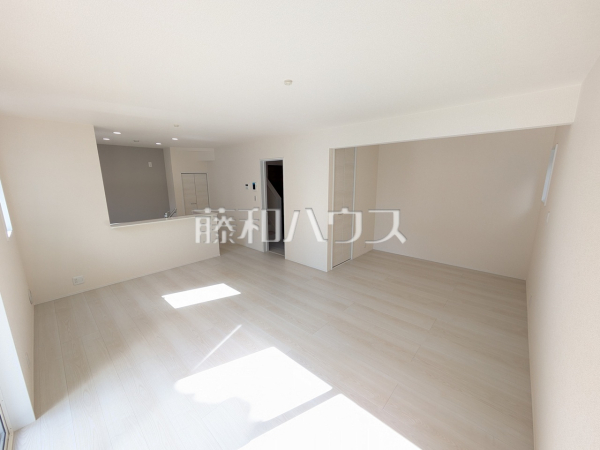 2号棟　リビング　【岩倉市鈴井町中島】