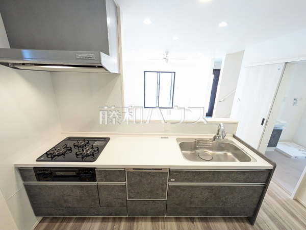 A号棟　キッチン　【与那原町字与那原】