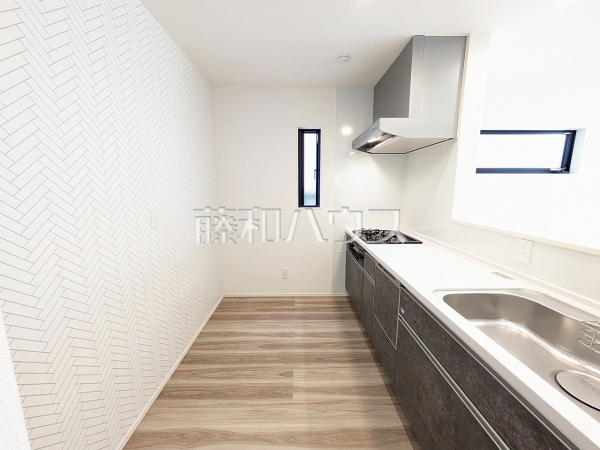 A号棟　キッチン　【与那原町字与那原】