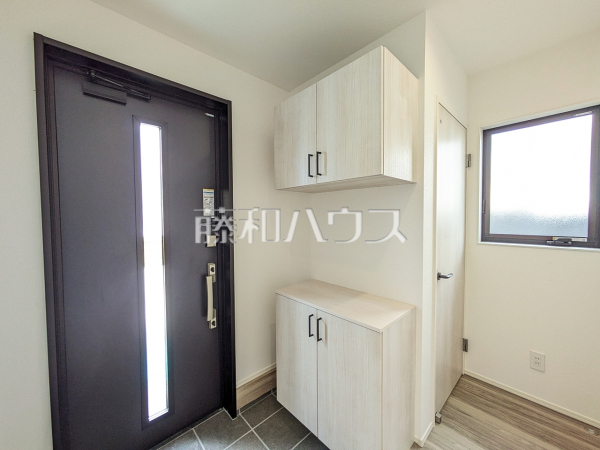 A号棟　玄関　【与那原町字与那原】