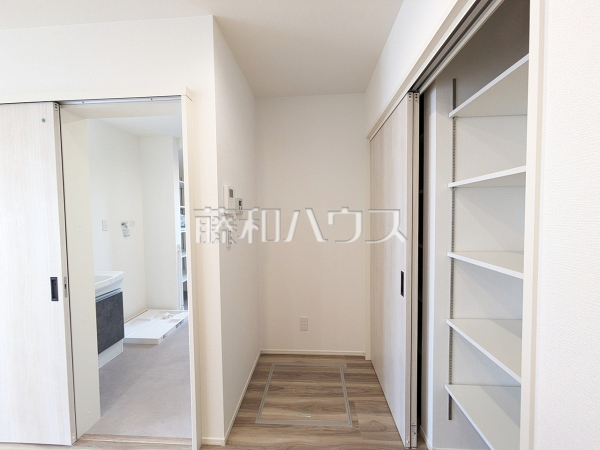 A号棟　パントリー　【与那原町字与那原】