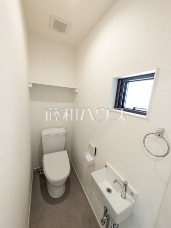 B号棟　トイレ　【与那原町字与那原】