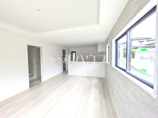 リビング　【福岡市南区長住７丁目】