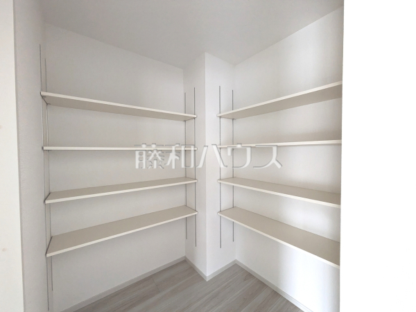 パントリー　【福岡市南区長住７丁目】