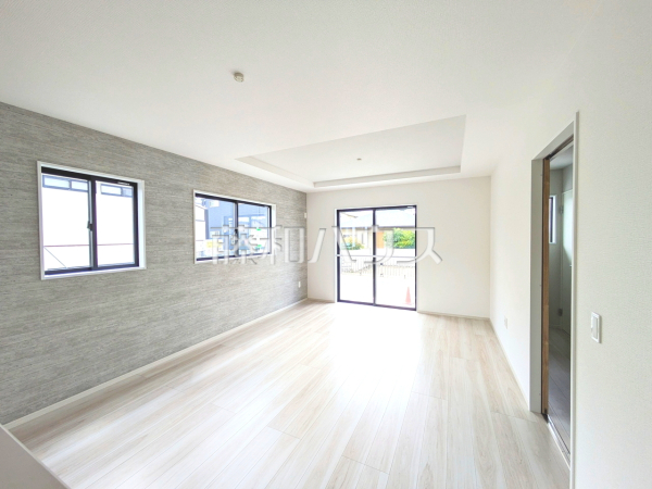 リビング　【福岡市南区長住７丁目】