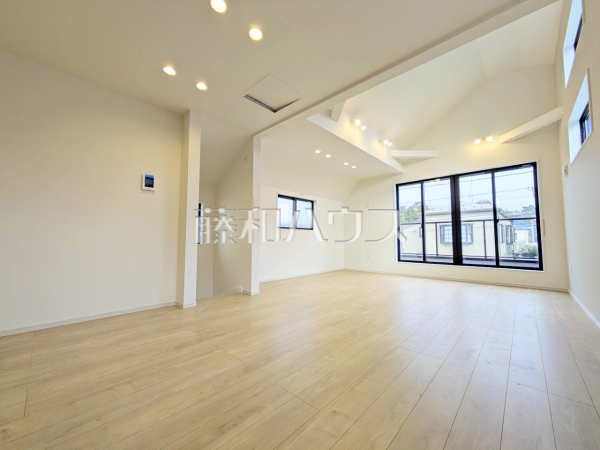 2号棟　リビング　【世田谷区給田１丁目】