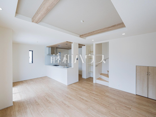 リビング　【読谷村字喜名】