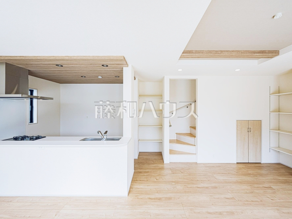 リビング　【読谷村字喜名】