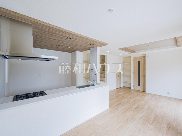 リビング　【読谷村字喜名】