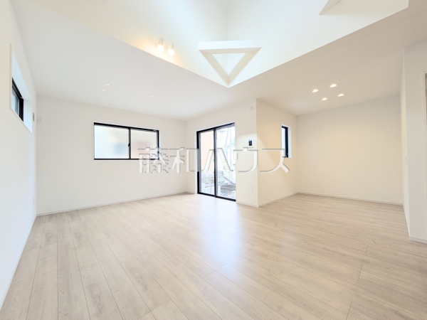 リビング　【西東京市中町５丁目】