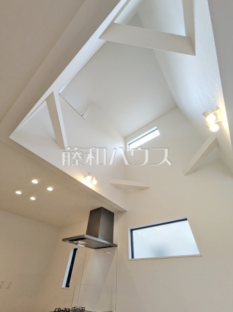 リビング吹き抜け天井　【西東京市中町５丁目】