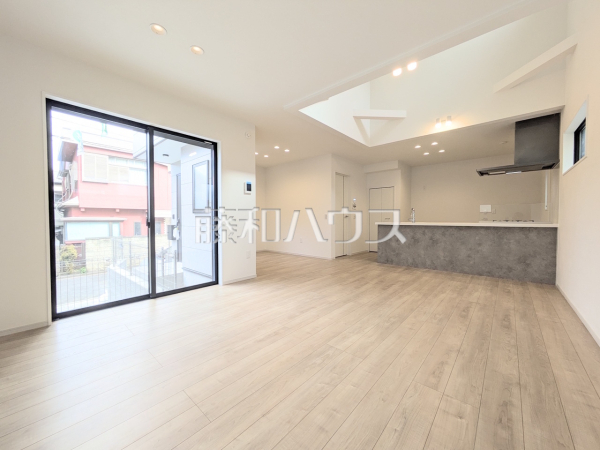 リビング　【西東京市中町５丁目】