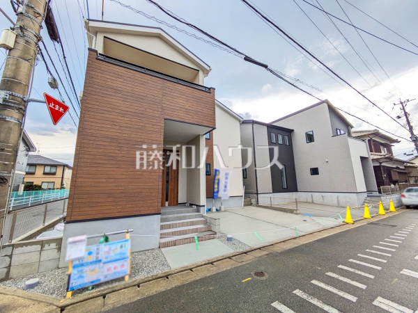 経験豊かなスタッフが分譲地だけでなく学校、スーパー、公園と周辺環境も合わせてご案内致します。　接道状況および現場風景　【福岡市南区弥永２丁目】