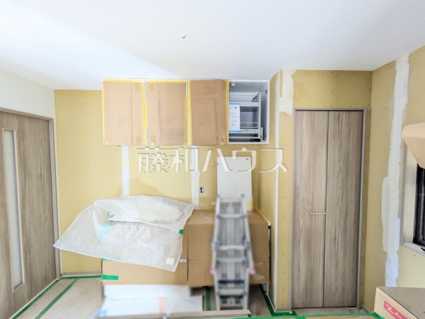 2号棟　キッチン（施工中）　【那覇市仲井真】