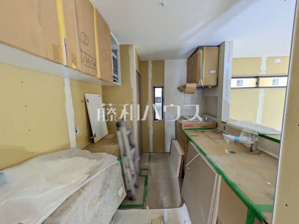 2号棟　キッチン（施工中）　【那覇市仲井真】