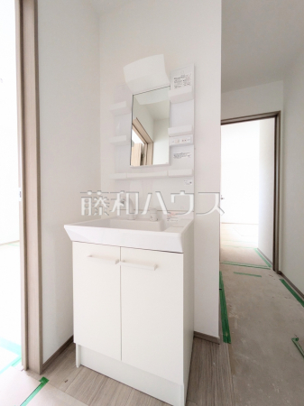 3号棟　２F洗面室（施工中）　【那覇市仲井真】