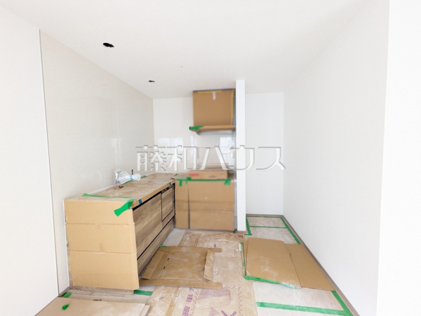 3号棟　キッチン（施工中）　【那覇市仲井真】