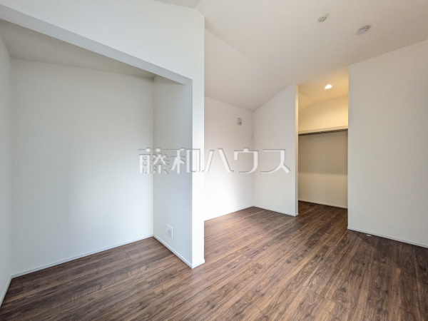 5号棟　居室　【武蔵村山市残堀１丁目】全居室収納スペース付き