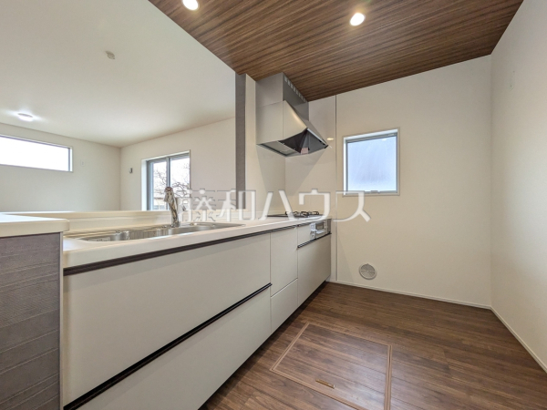 5号棟　キッチン　【武蔵村山市残堀１丁目】キッチンには窓があり換気しやすいですね