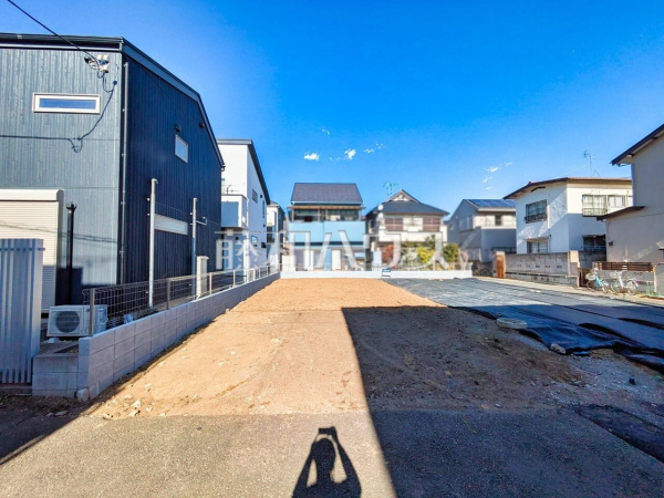 ≪現地風景≫建物のプレゼンをさせていただきますので、実際の完成イメージを思い描いていただくことができます。お気軽にお問合せ下さい。　【狛江市西野川２丁目】