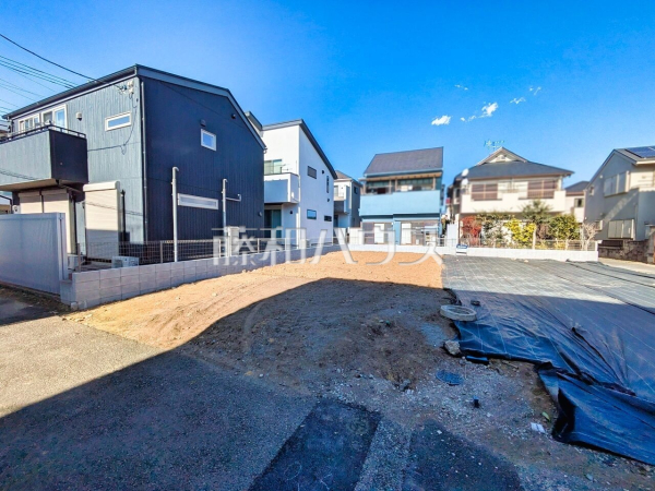 ≪現地風景≫ 見学はしたいけど、なかなか時間が取れない・・・そんな方に出勤前や仕事終わりにマイホームを見学できるサポートをいたします。 　【狛江市西野川２丁目】